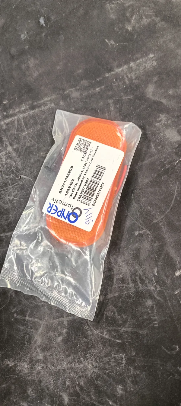 Фонарь габаритный боковой Ford 14- аналог 1832493 — ST43114D1N