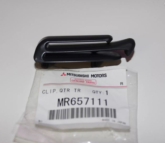 Фиксатор автомобильный MITSUBISHI MR657111 — MR657111