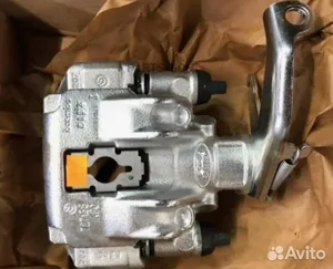 Супорт задний правый со скобой (в сборе) 140 -155 л/с 0104020033 ATY — 0104020033