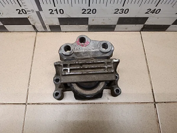 Опора ДВС Ford Transit (правая, Передний привод) F1384138 OTOMOTIV — F1384138