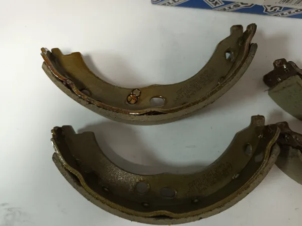 Колодки ручника стояночного тормоза ПЕЖО 000439sx PEUGEOT — psp696