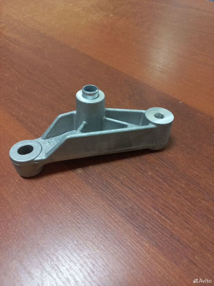 Кронштейн насоса ГУР 1748451 FORD — 1748451