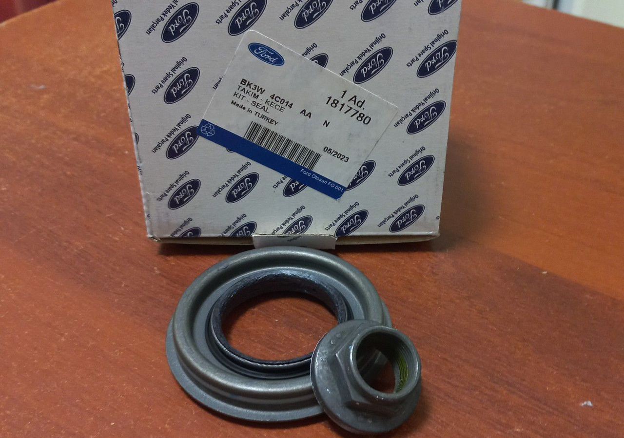 Ford T132935 Сальник хвостовика заднего моста Ford — T132935